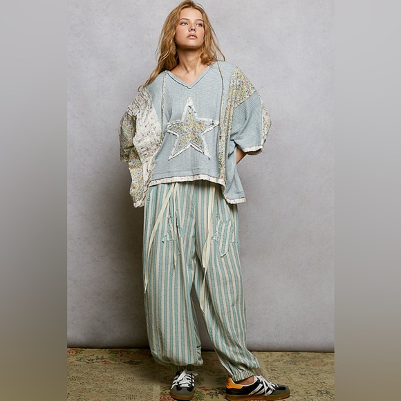 NEW POL Steel Blue Ribbed V Neck Star Patch Hooded Boho Top Size Medium - Picture 3 of 5